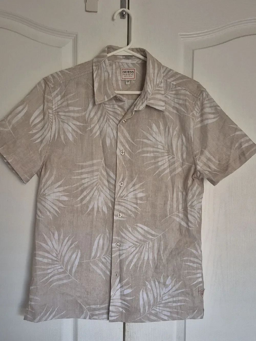 GUESS Beige Short-Sleeve Palm Print Button-Up Shirt